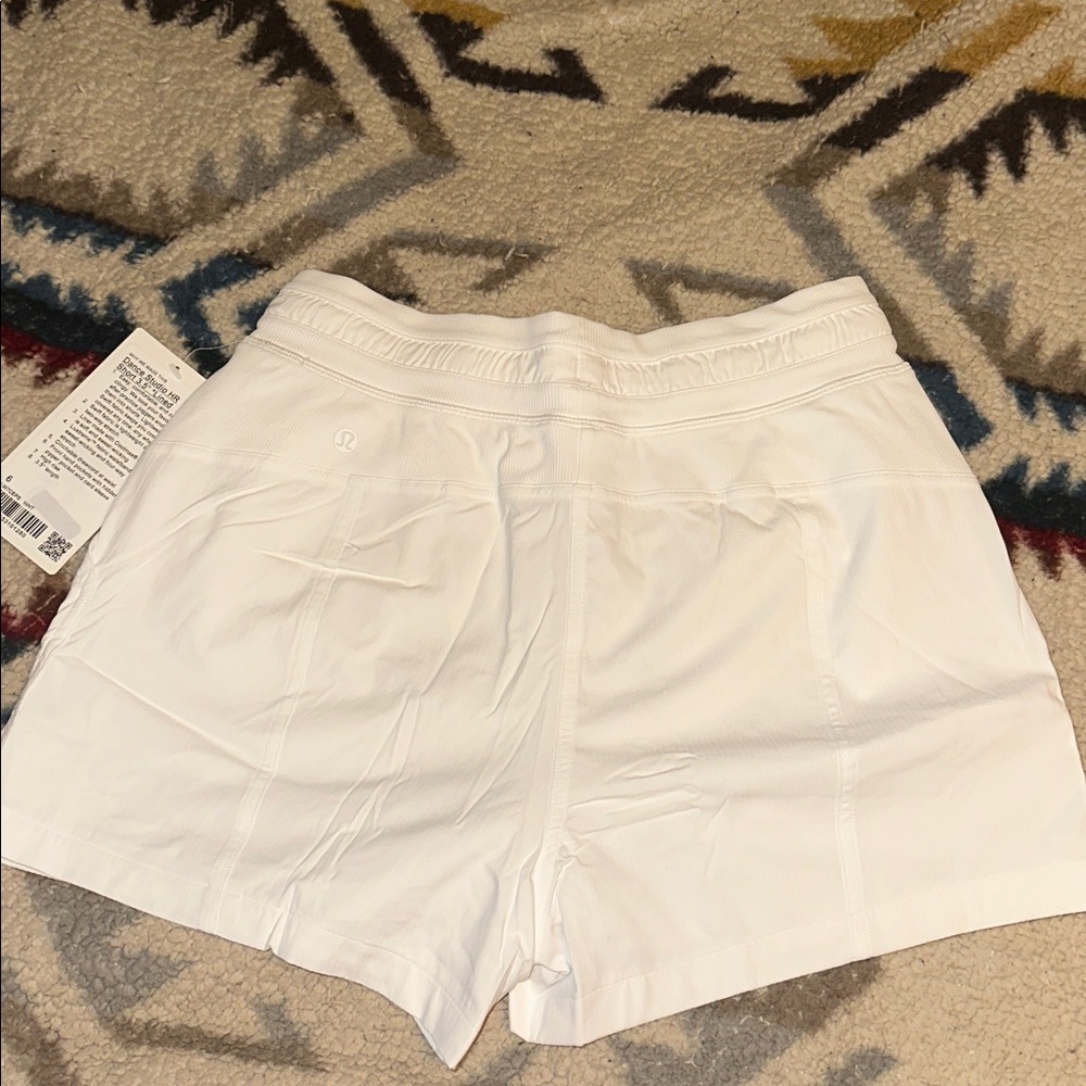 Lululemon White Dance Studio HR Short 3.5” - Picture 6 of 9